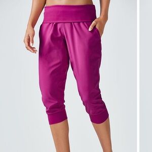 Fabletics Labaree Capri Size XL in Berry